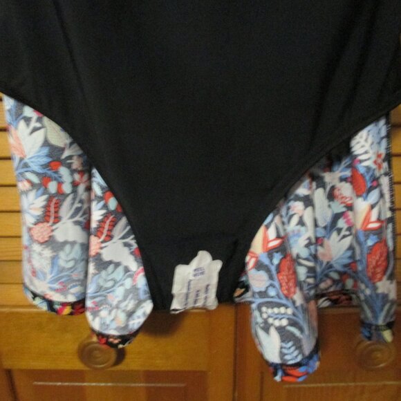 Fit 4 U NEW bathing suit blue floral one piece, the bottom are shorts size 14 - Picture 7 of 11